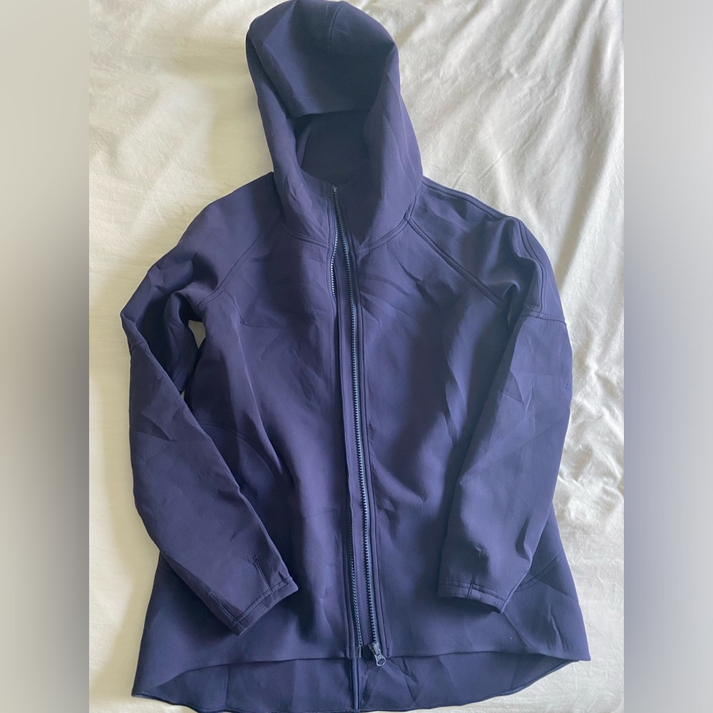 Lululemon Embrace The Space Hoodie. Size: 4. Lightly worn.
